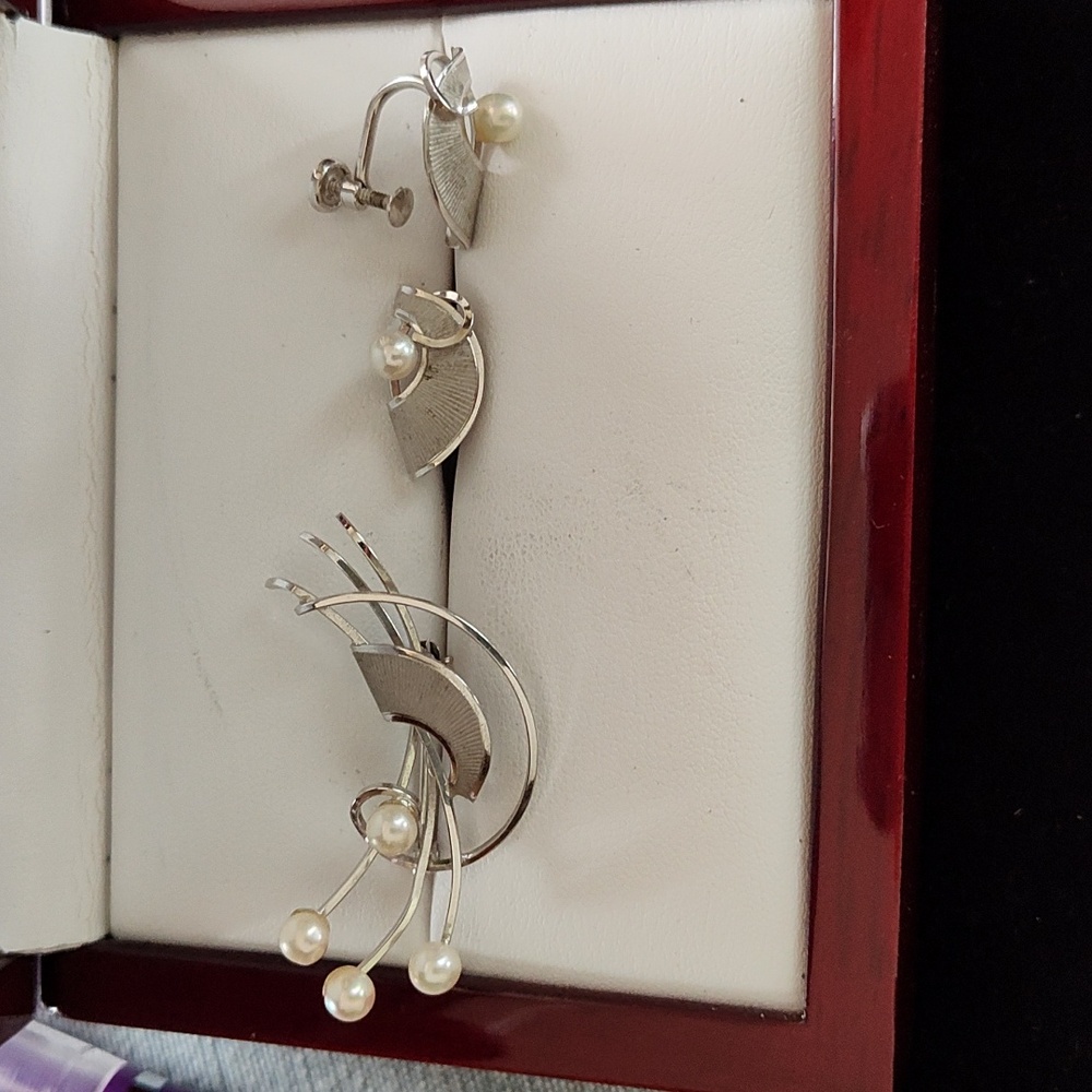 Silver and pearl brooch and clip earring set